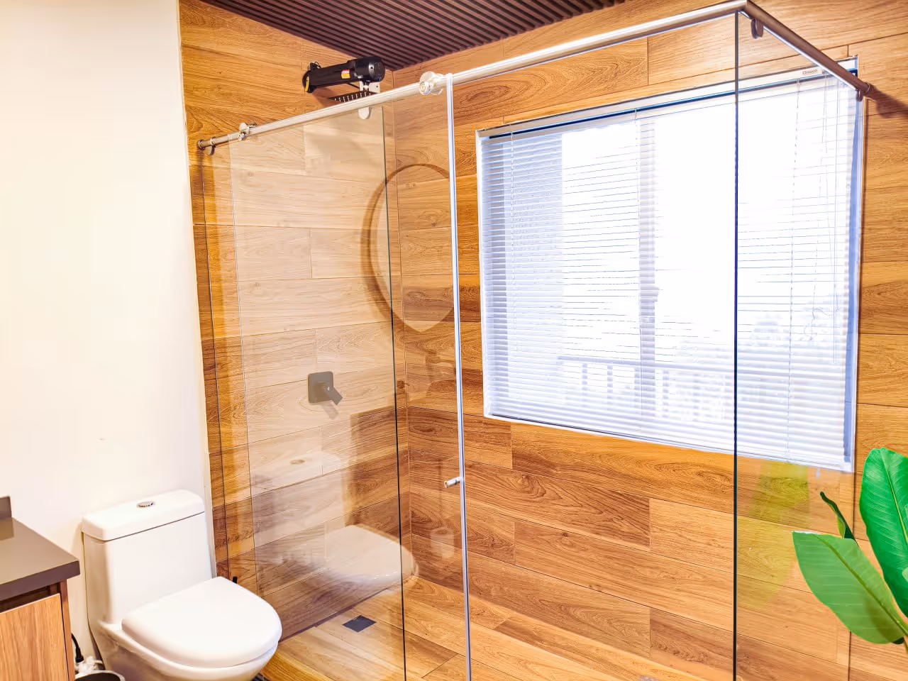 Baño con sanitarios modernos