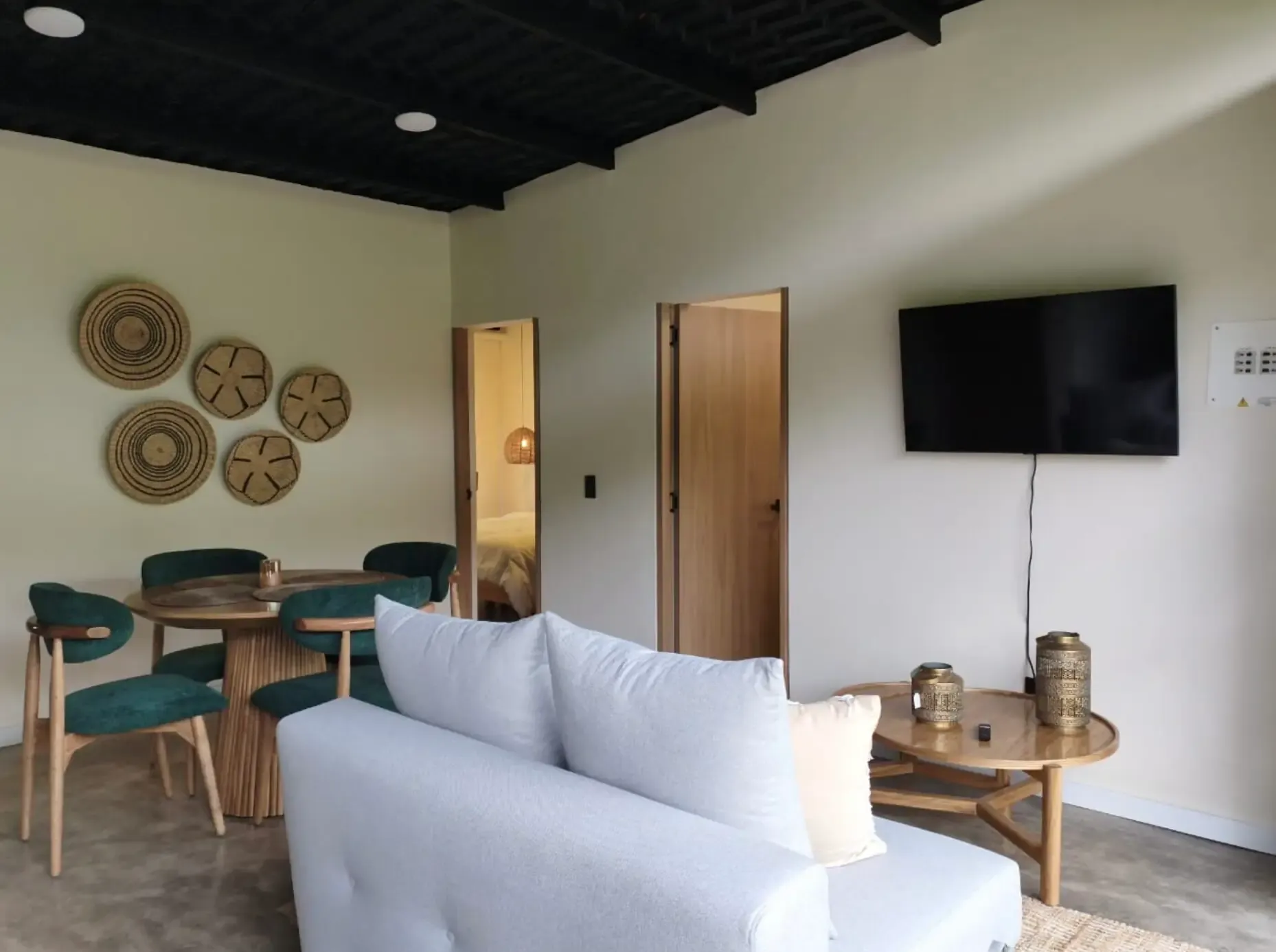 Sala de estar con vista al bosque