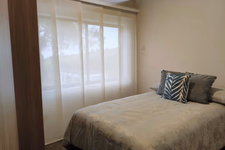 Baño moderno con agua caliente