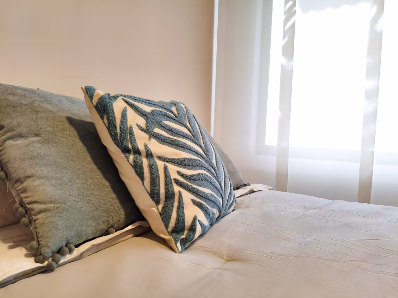 Recámara con cama doble